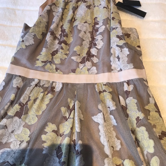 New  BCBGmaximara size 6 women’s dress new - Picture 7 of 8